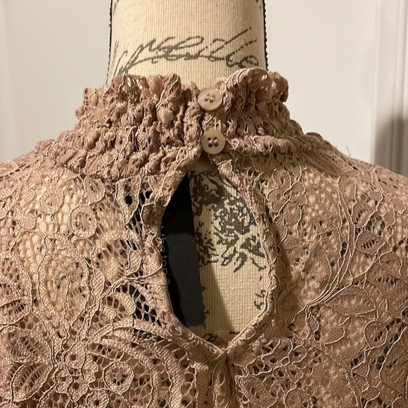 Cable and Gauge Stretch Lace top​ - Picture 2 of 9